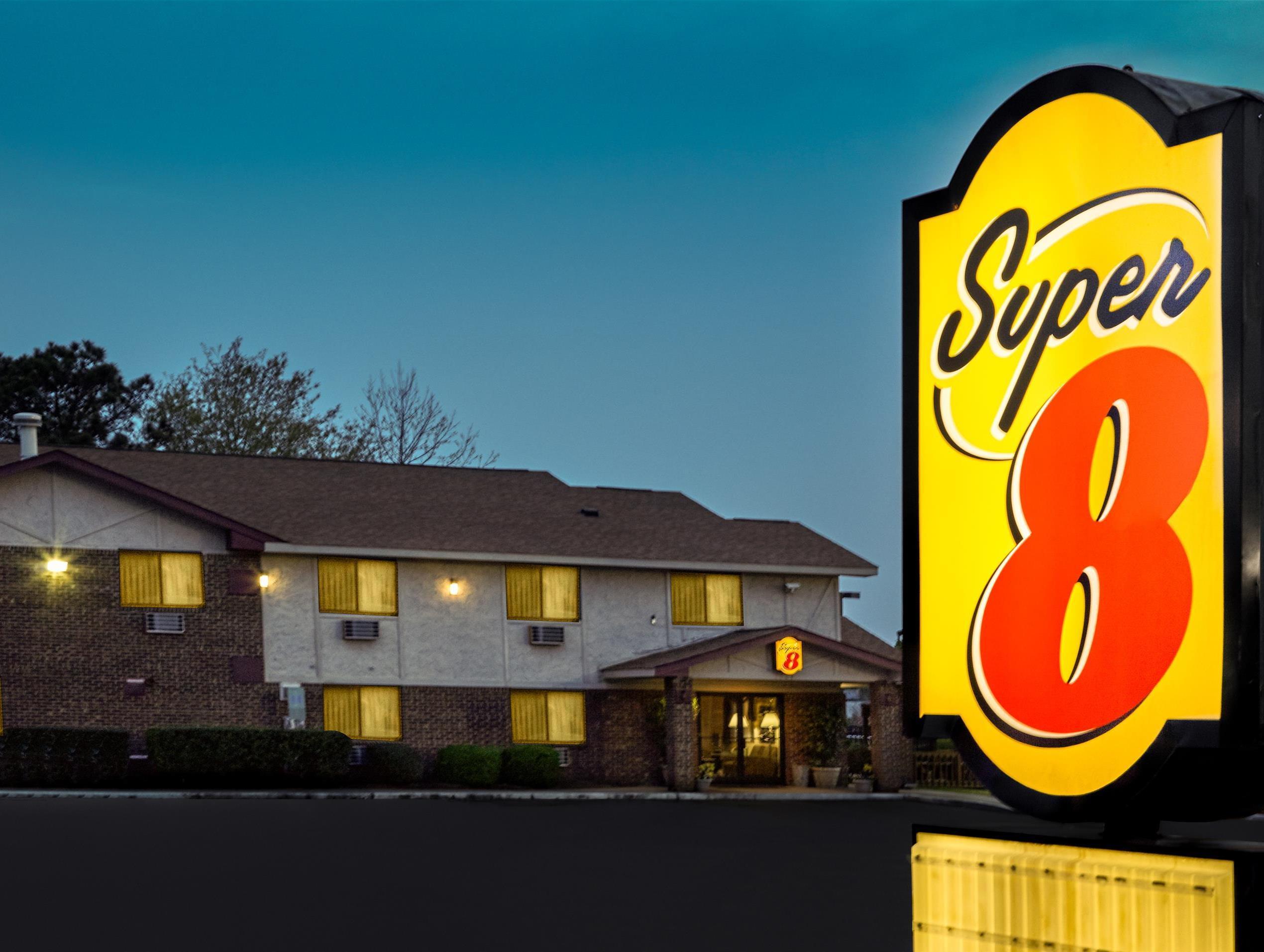 Super 8 By Wyndham Greenville Exterior photo